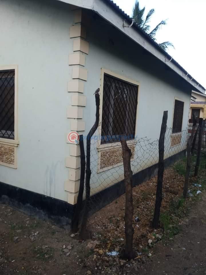 3 bedroom House For Sale Mombasa,utange,majaoni near Braeburn International School Bamburi Mombasa - 1