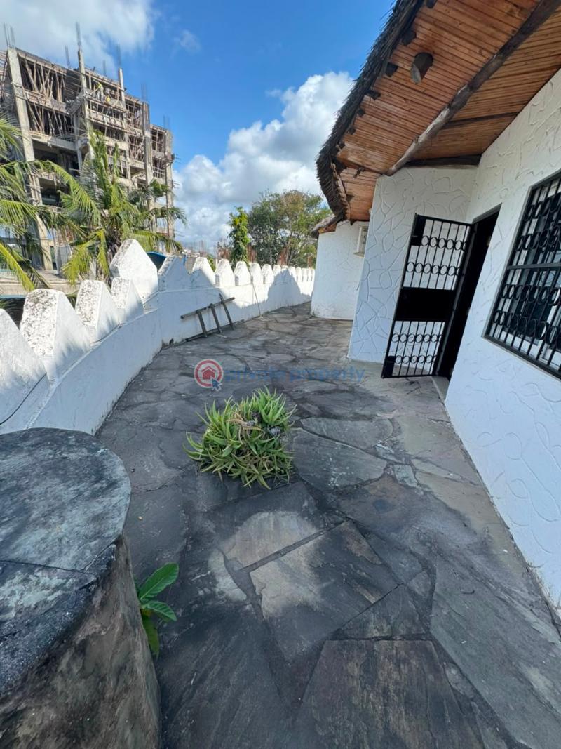 4 bedroom Apartment For Sale Nyali Bridge 2nd Row From The Beach Nyali Mombasa - 5