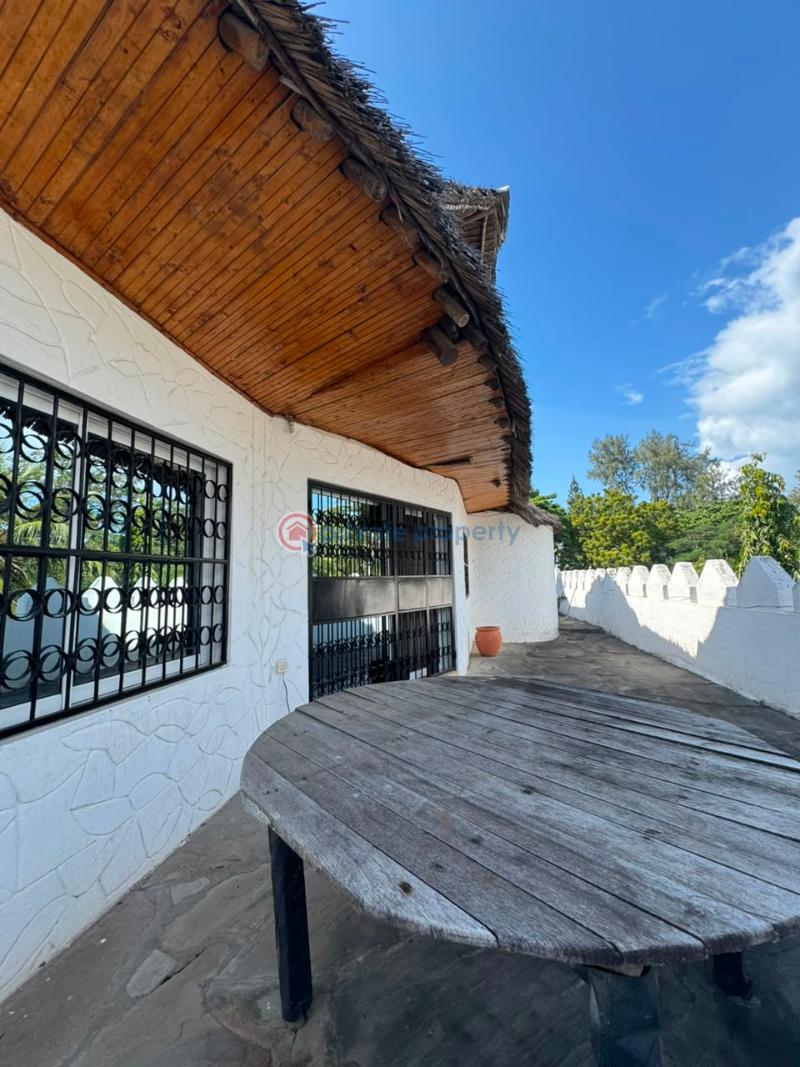 4 bedroom Apartment For Sale Nyali Bridge 2nd Row From The Beach Nyali Mombasa - 2