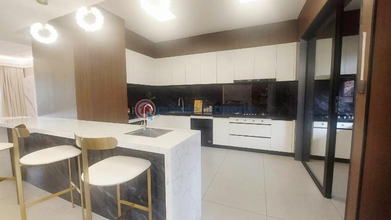 5 bedroom Apartment For Sale Argwings Kodhek Road. Kilimani Nairobi - 2