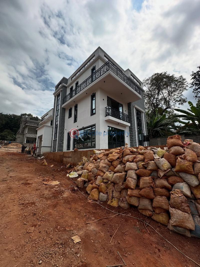 6 bedroom Townhouse For Sale James Gichuru Road Lavington Nairobi - 1