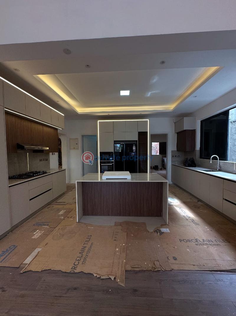 6 bedroom Townhouse For Sale James Gichuru Road Lavington Nairobi - 2