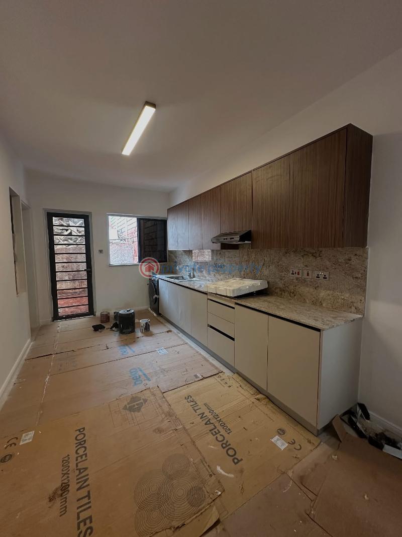 6 bedroom Townhouse For Sale James Gichuru Road Lavington Nairobi - 3