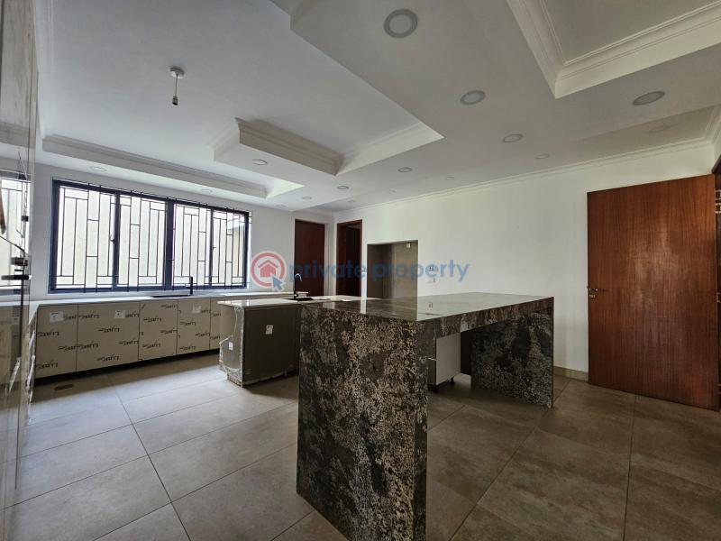 6 bedroom Townhouse For Sale Off James Gichuru Road Near Lavington Green Shopping Mall. Nairobi - 18