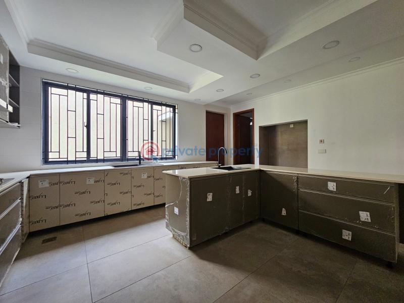 6 bedroom Townhouse For Sale Off James Gichuru Road Near Lavington Green Shopping Mall. Nairobi - 20