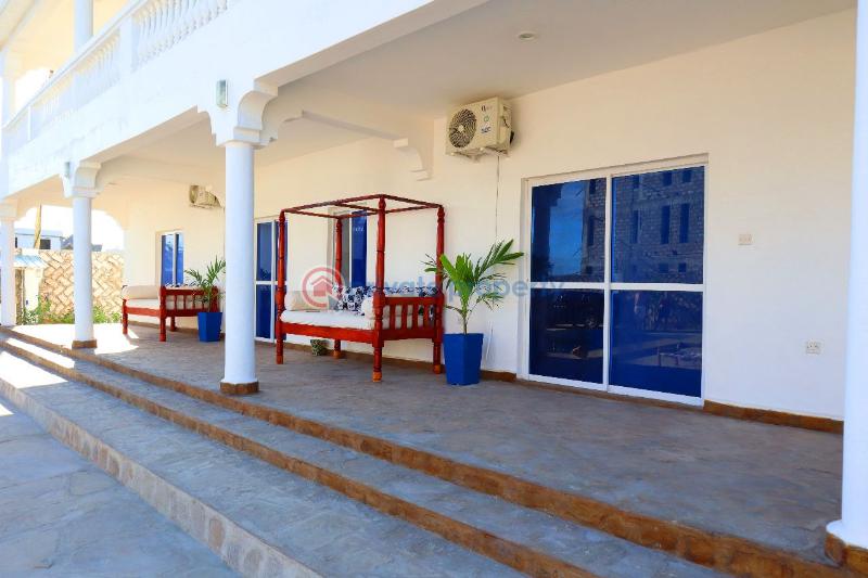 6 bedroom House For Sale Ocean Front Watamu Kilifi - 0