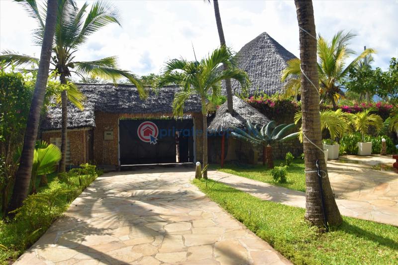 6 bedroom House Short let Papa Remo Ocean Front Watamu Kilifi - 0