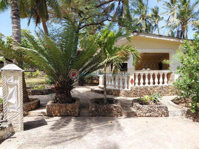 7 bedroom House For Sale Watamu Area Ocean Front Watamu Kilifi - 0