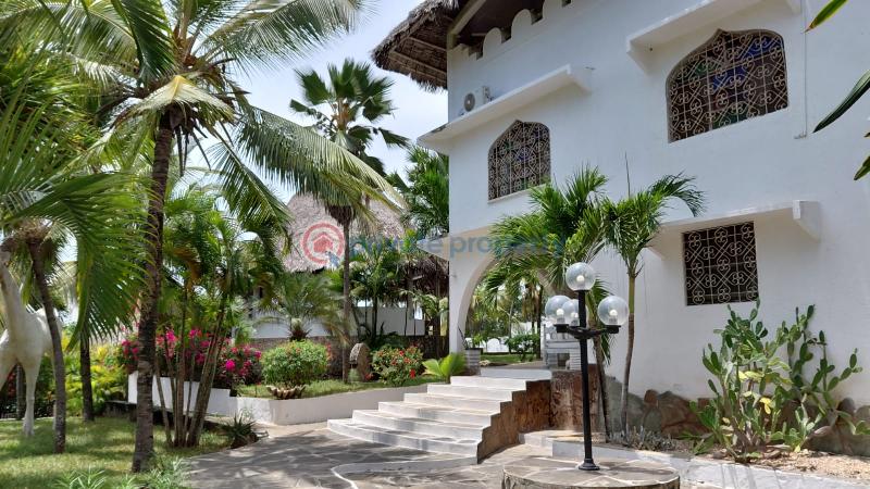 8 bedroom Detached Duplex For Sale Jacaranda Road Jacaranda Beach. Watamu Kilifi - 0