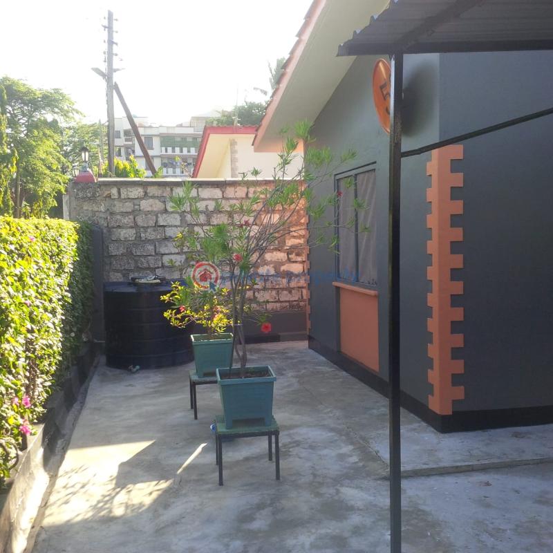 3 bedroom House For Sale Vescon mtambo Road Bamburi Mombasa - 1