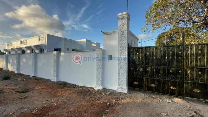 3 bedroom Detached Bungalow For Sale Rozy Hotel Area Tezo Kilifi  - 4