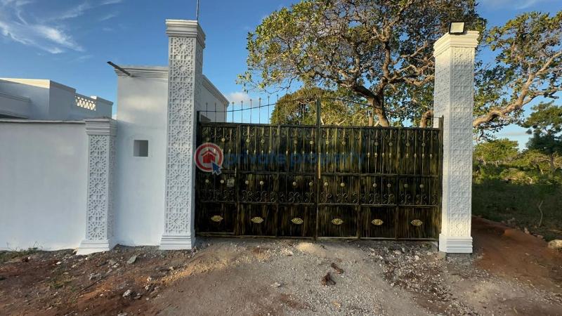 3 bedroom Detached Bungalow For Sale Rozy Hotel Area Tezo Kilifi  - 5