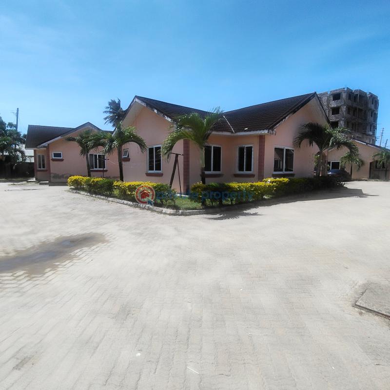 3 bedroom Detached Bungalow For Rent Msungu Estate mtambo Road Bamburi Mombasa - 0