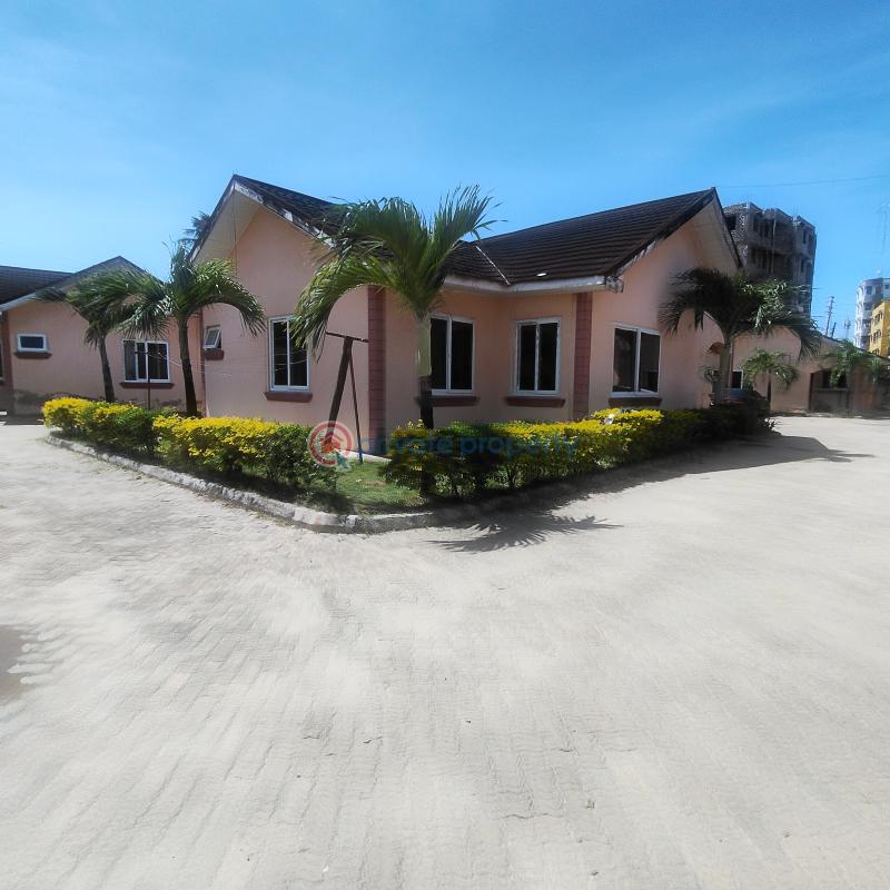3 bedroom Detached Bungalow For Rent Msungu Estate mtambo Road Bamburi Mombasa - 1