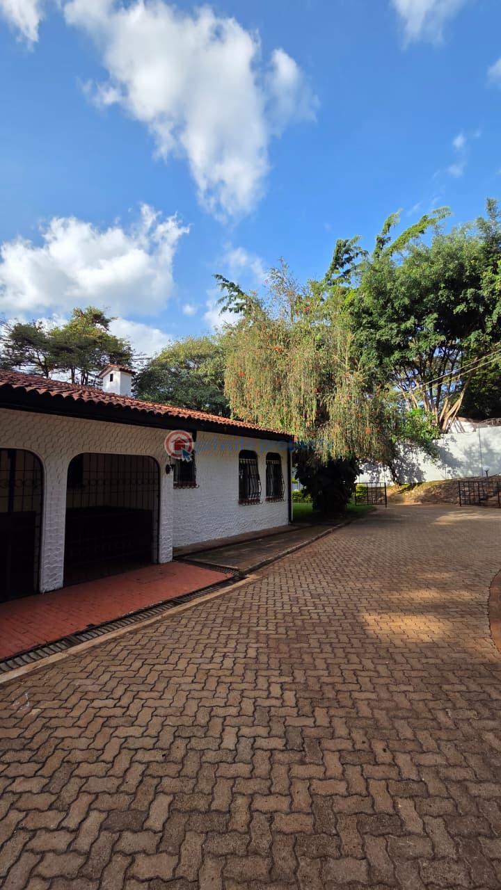 4 bedroom Townhouse For Rent Hillview Estates Spring Valley Nairobi - 2