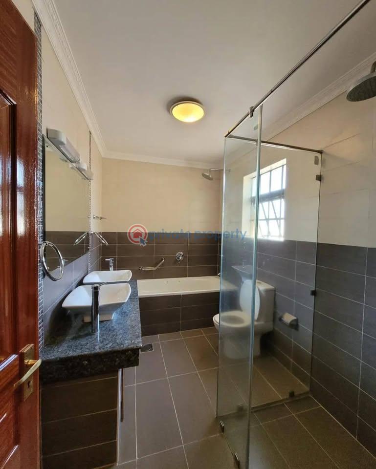 4 bedroom Townhouse For Rent Chalbi Near Lavington Green Shopping Mall. Nairobi - 11