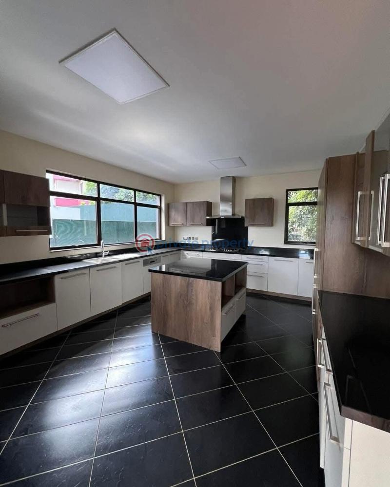 5 bedroom Townhouse For Sale Lavington Nairobi - 2