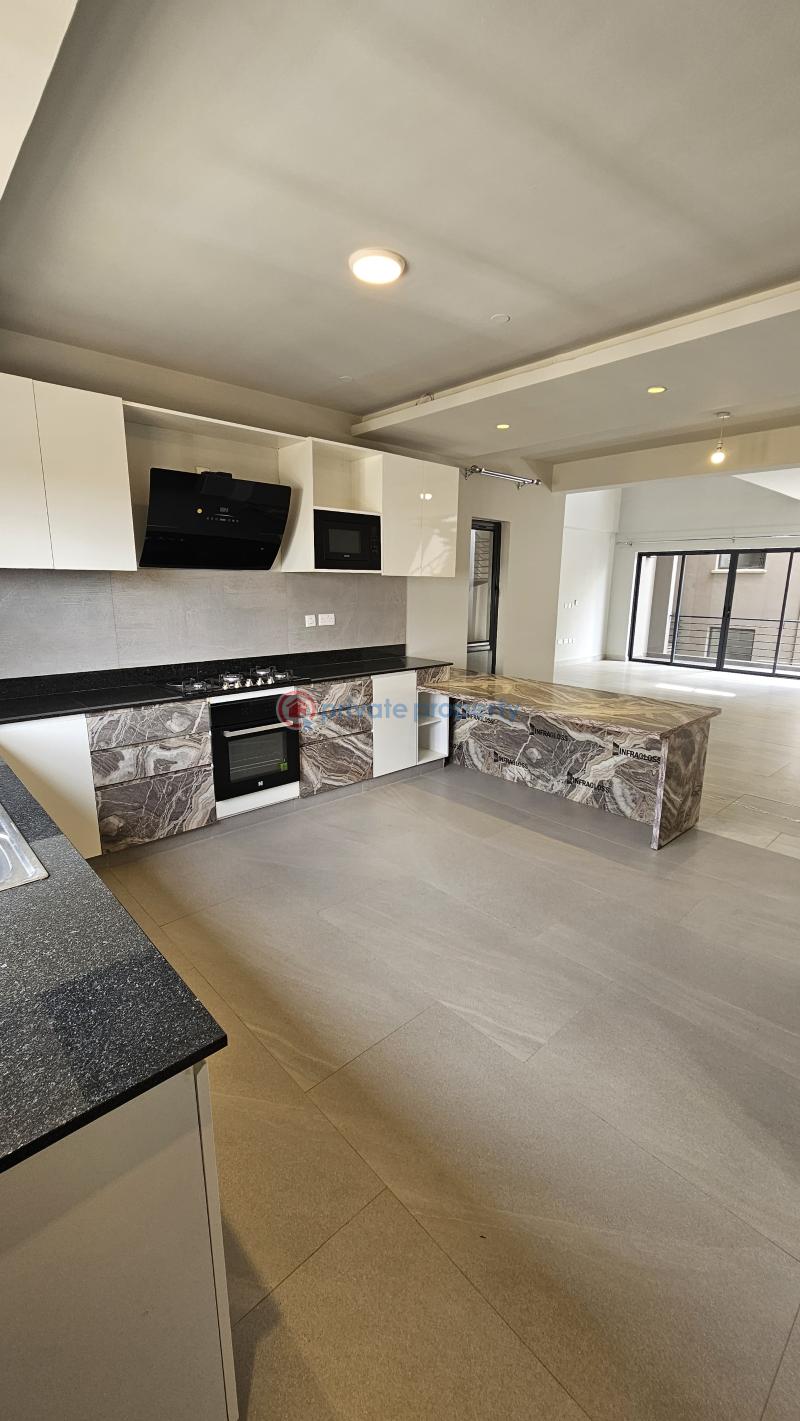4 bedroom Apartment For Sale Near Kileleshwa Police Station. Nairobi - 4