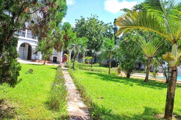 5 bedroom House Short let behind City Mall Nyali Mombasa - 1