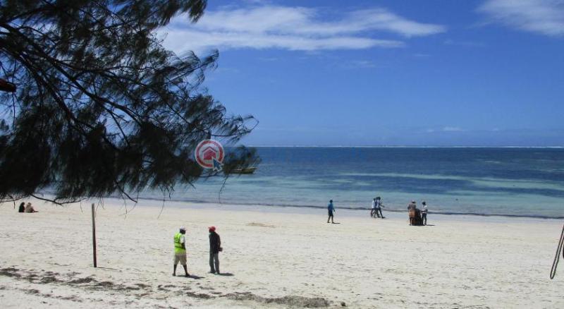 10 bedroom Hotel / Guest House For Sale Mombasa Bamburi Beach near Braeburn International School Bamburi Mombasa - 2