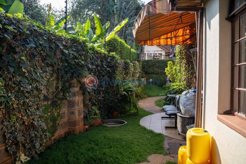 5 bedroom Townhouse For Sale Convent Drive Near Lavington Green Shopping Mall. Nairobi - 2