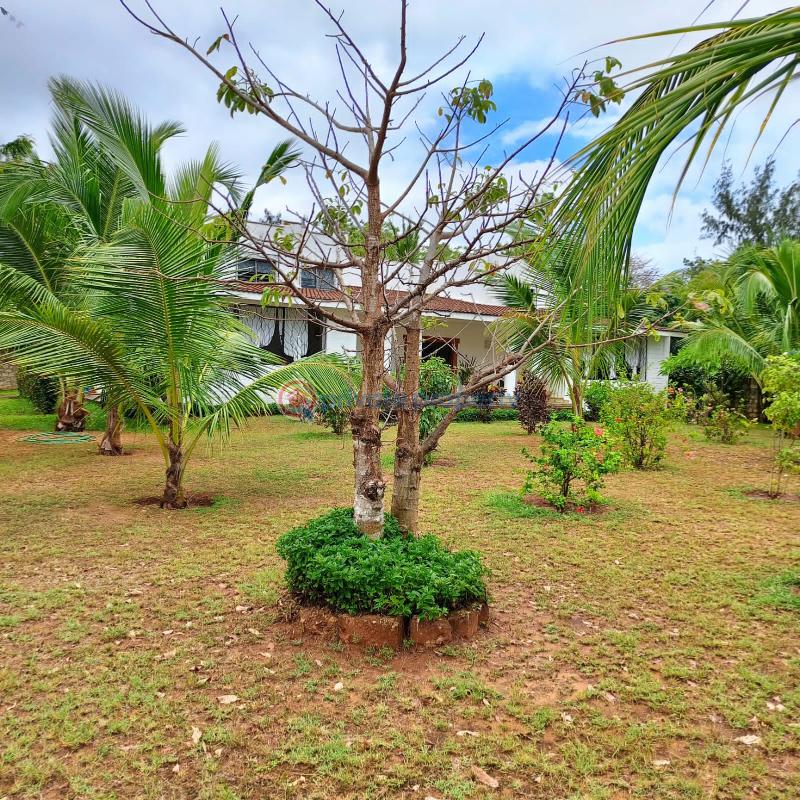 6 bedroom House For Sale Bofa Road Sokoni Kilifi - 1