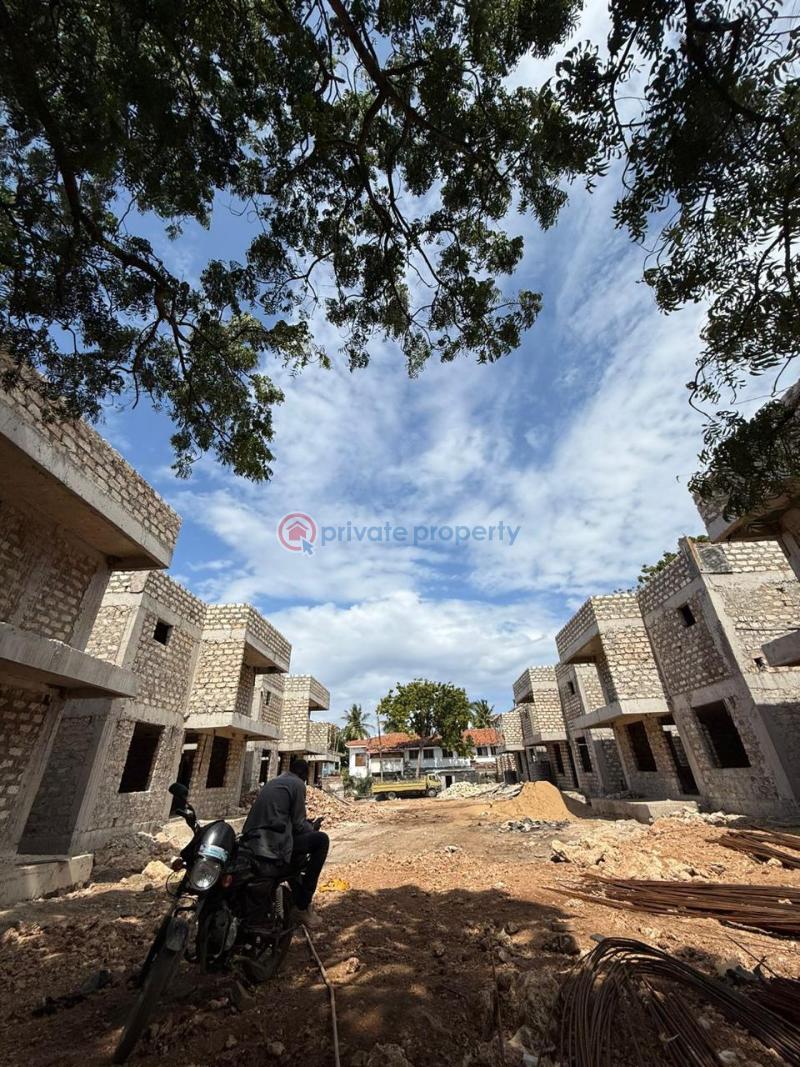 4 bedroom Semi detached Duplex For Sale Greenwood Drive Nyali Mkomani Mombasa - 1