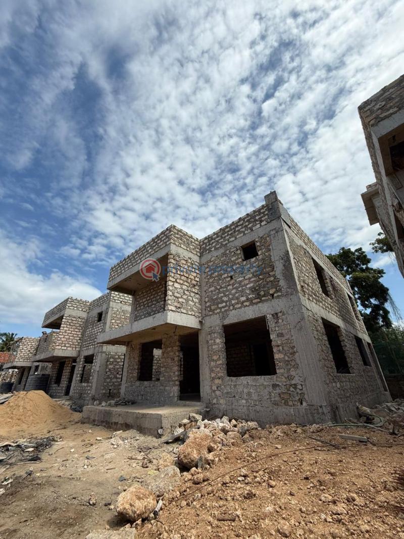 4 bedroom Semi detached Duplex For Sale Greenwood Drive Nyali Mkomani Mombasa - 3