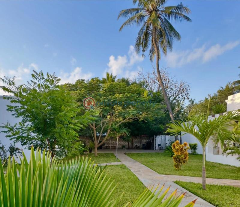 3 bedroom Detached Bungalow For Sale Jacaranda Beach. Watamu Kilifi - 3