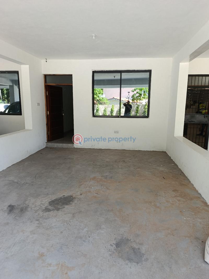 4 bedroom Townhouse For Sale Off Links Road Nyali Mombasa - 1