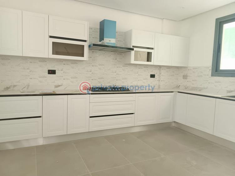 5 bedroom Warehouse For Sale Lavington Nairobi - 10