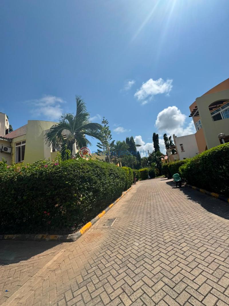 4 bedroom House For Rent Links Road Nyali Mombasa  - 4