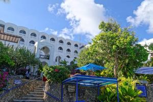 10 bedroom Hotel / Guest House For Sale Diani Beach Ukunda Kwale