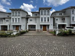 5 bedroom Townhouse For Sale Lavington Nairobi
