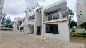 6 bedroom Townhouse For Sale Lavington Mall Lavington Nairobi