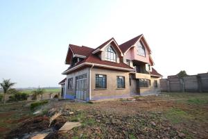 6 bedroom House For Sale Touching Kiambu Road. Runda Westlands Nairobi