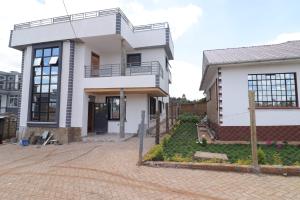 4 bedroom House For Sale 200 Meters From The Tarmac Road Ngong Kajiado