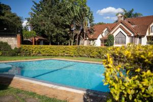 5 bedroom Townhouse For Sale Convent Drive Near Lavington Green Shopping Mall. Nairobi