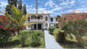 4 bedroom House For Sale Links Garden Nyali Mombasa 