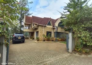 5 bedroom Townhouse For Sale Lavington Nairobi