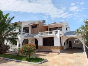 4 bedroom House For Rent Serena Shanzu Mombasa