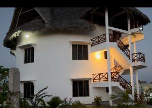 4 bedroom House For Rent Mayungu Beach, Casuarina Malindi Town. Kilifi